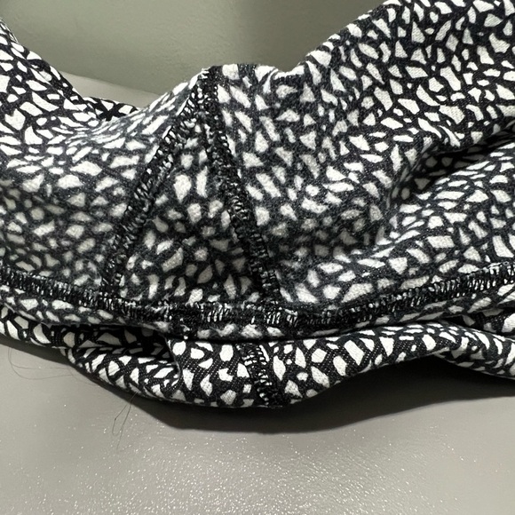 Lululemon Black and White Leggings size 6 - Picture 4 of 8